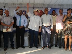 Mejía recibe "masivo apoyo" en Guerra y Boca Chica
 