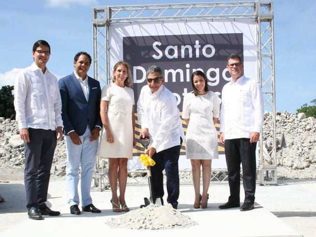 Alexis Anselin, Héctor Ramírez, Francina Lama de Barletta, Miguel Barletta, Lourdes Blanco y Anibal Rodríguez.