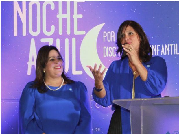 Jacqueline Herrera de Álvarez y Monika Despradel.