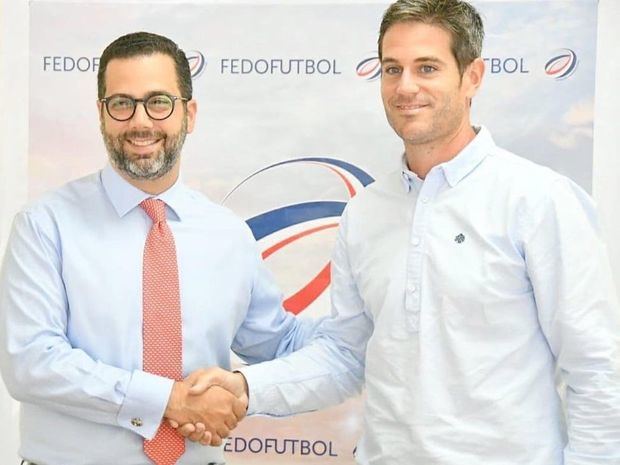 El español David González asumió desde este lunes las funciones de director técnico interino de las selecciones absolutas y sub'23 de la República Dominicana.