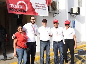 Ejecutivos de Claro se convierten en Técnicos por un Día