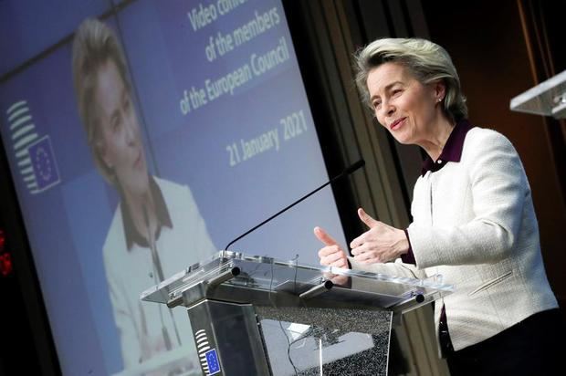 Von der Leyen habla con Johson del mecanismo de control exportación vacunas.