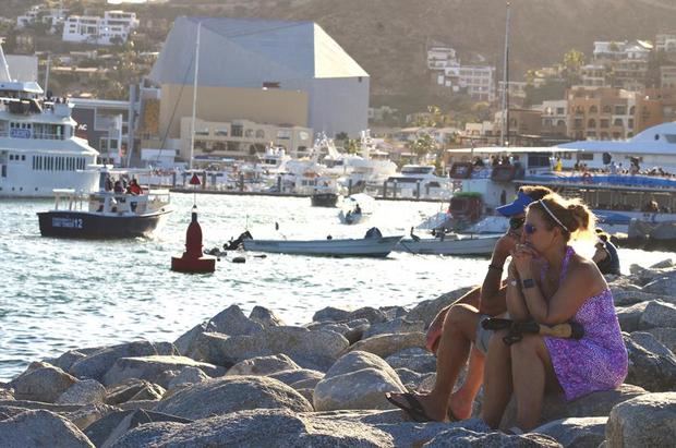 Turistas disfrutan del paradisíaco centro turístico de Los Cabos en Baja California Sur (México).