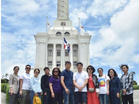 Delegación de la República Popular China en su visita a Santiago de Los Caballeros.