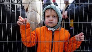 Al cumplirse un mes de la guerra, más de la mitad de los niños de Ucrania están desplazados