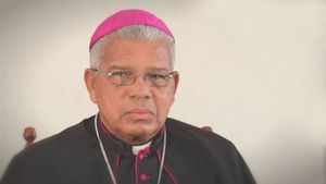 Monseñor Ozoria carga contra "imposición" de política de género en escuelas
 