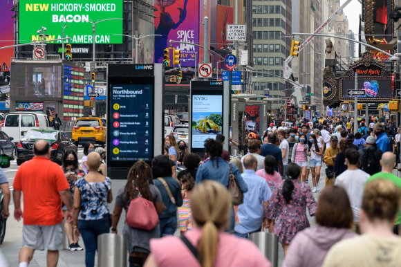 Nueva York no da más treguas a sus empleados: vacuna o despido.