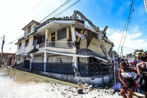 Potente sismo de Haití deja al menos 300 muertos 