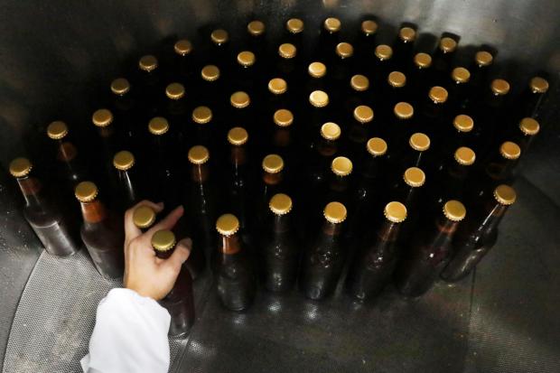 Las botellas de cerveza pueden escasear en navidades en República Dominicana