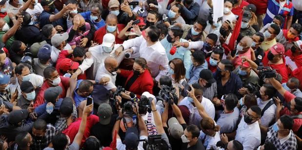 La crisis deriva en la elección de dos juntas directivas en el Parlamento de Honduras.