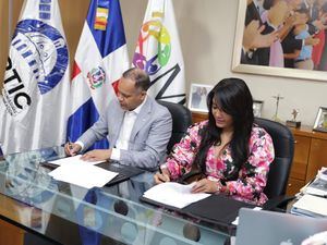 Minsiterio de la Juventud y Optic firman acuerdo para beneficio de becados
 