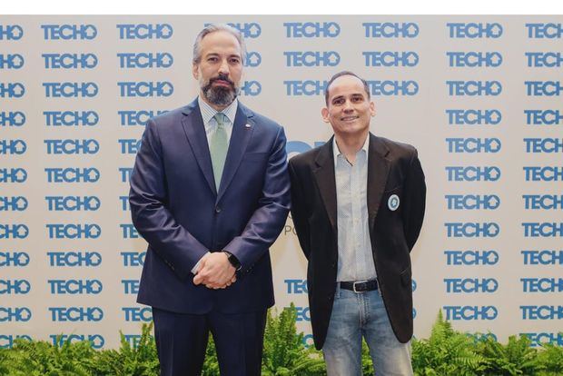 El presidente y vicepresidente de Techo, Miguel Cunillera y Dennis Simó.