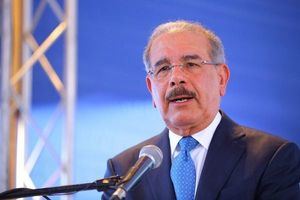 El presidente Medina le dice a Pompeo que no ha decidido si buscará la reelección 
