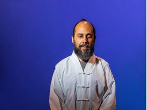 Casa Holos impartirá taller de meditación con Sandino Grullón, especialista en medicina tradicional china