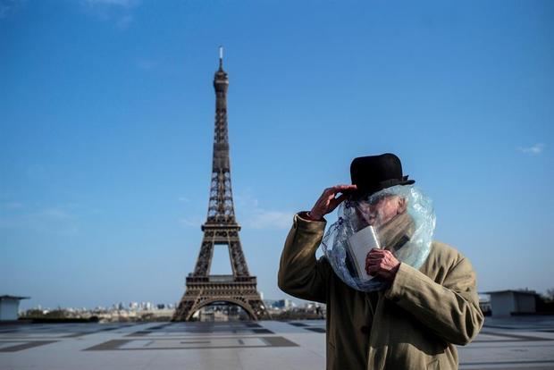 La Torre Eiffel rendirá homenaje a los 'héroes' que luchan contra el COVID-19.