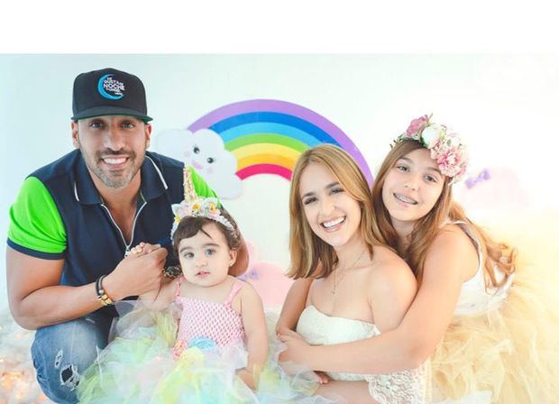 Johel López junto a su familia.