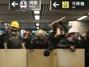 Metro y vuelos cancelados en las primeras horas de la huelga en Hong Kong