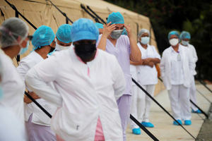 Falta de médicos en Panamá impide abrir nuevas áreas para pacientes de Covid-19