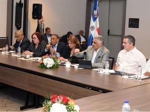 Miguel Vargas encabeza reunión con dirigentes del PRD de siete provincias del Cibao
