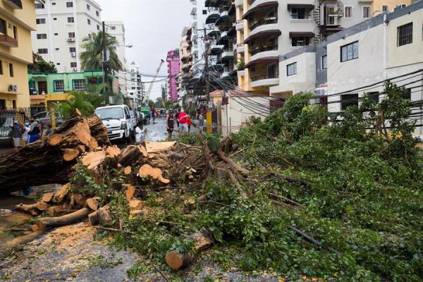 Vista de una zona residencial afectada por las intensas lluvias de la tormenta Laura, este domingo en Santo Domingo (República Dominicana). 