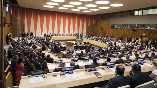 Reunión entre representantes de naciones. 