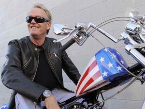 Cinéfilos despiden a Peter Fonda, el rebelde que retrató con su moto a EE.UU.