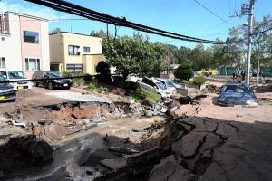 Al menos 9 muertos en fuerte terremoto que colapsa el norte de Japón