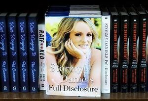 Salen a la venta las memorias de Stormy Daniels