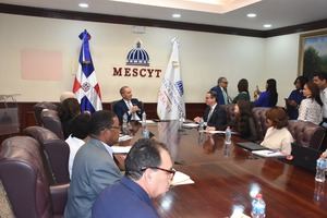 Acciones conjuntas del MESCyT y el CONEP para integrar a jóvenes universitarios en el mercado laboral