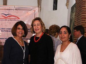 Violeta Morales, Julia Álvarez de Simó y Sabrina Morales.