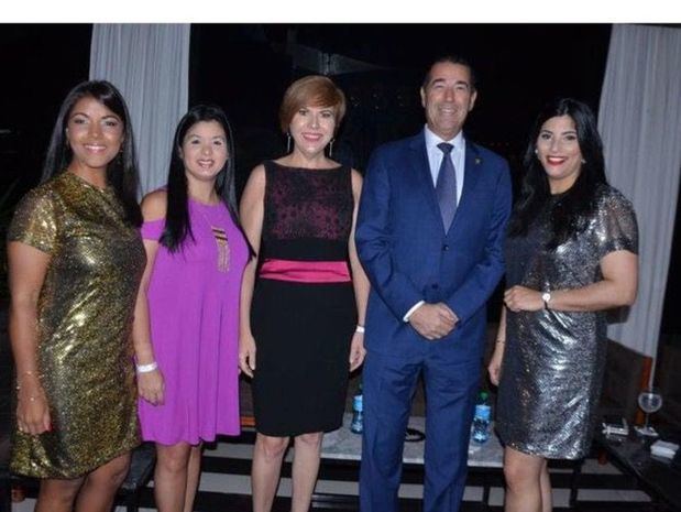 Yikaury María, Jacqueline Ho, Theresa Sullivan, Juan Martín De Oliva y Michelle Rojas.