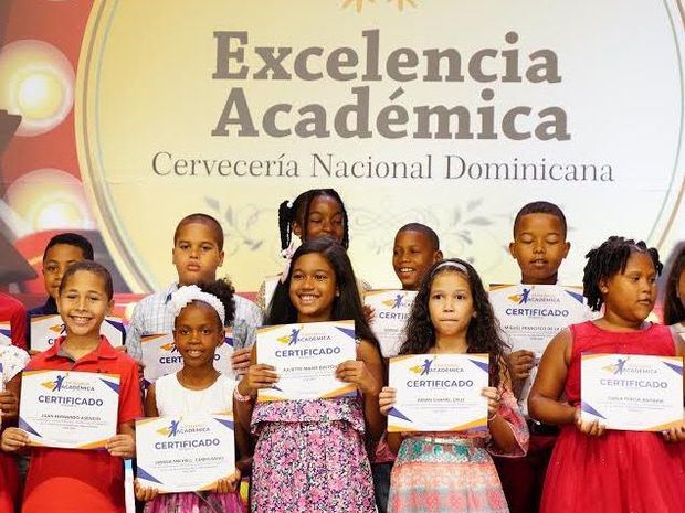 Cervecería Nacional Dominicana (CND) celebró recientemente la vigésimo cuarta edición de su Reconocimiento a la Excelencia Académica, donde distinguieron a 650 hijos de sus colaboradores.