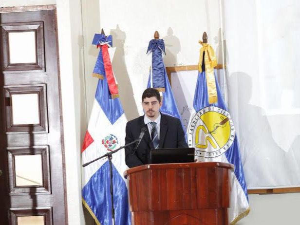 La conferencia fue dictada por el Licenciado Chrystiam Sorondo, Coordinador de Microbiología de Amadita Laboratorio Clínico.