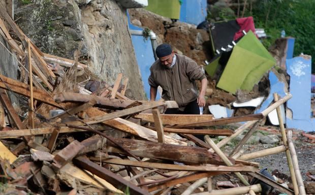 Los servicios de emergencia de Indonesia trabajan este martes contra reloj para localizar y rescatar a posibles supervivientes del terremoto de magnitud 5,6 que sacudió la víspera la provincia de Java Occidental, la más poblada del país, y que ha dejado decenas de muertos.