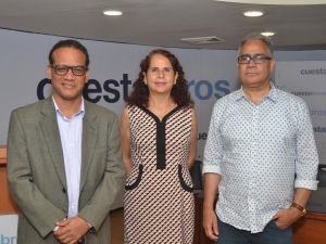 Plinio Chahín, Ángela Hernández y Basilio Belliard.