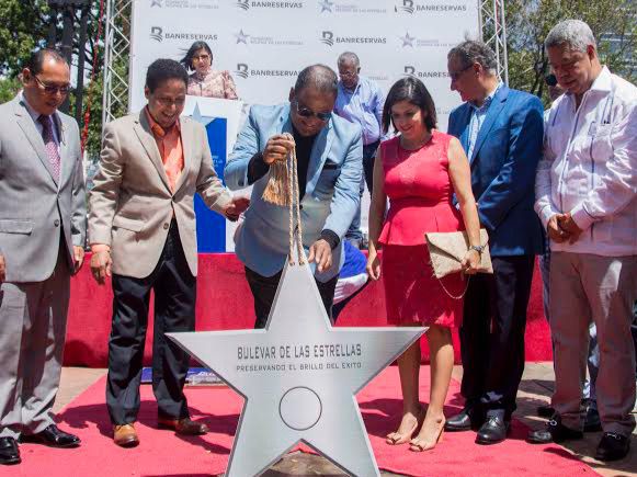 Artistas lo acompañan en un emotivo homenaje auspiciado por Banreservas.