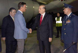 Sánchez llega a Bogotá para trasladar su pleno apoyo al presidente Petro