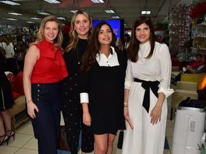 Fernanda Pou De Troncoso, Nicole Bogaert, María de Moya y Elsa González.