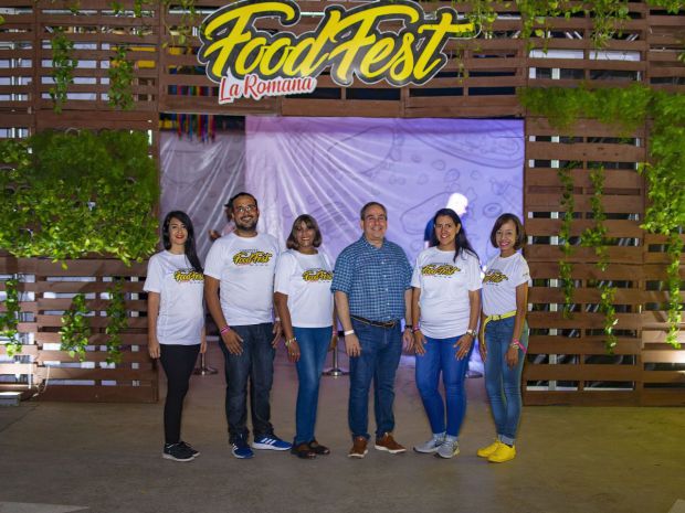 Michelle Victoria, Angel Tejeda Piña, Maritza Díaz, Leonardo Pérez, Yulibeth Correa y Nicole Sánchez.