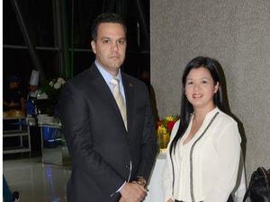 Edgar Tejada y Jacqueline Ho.