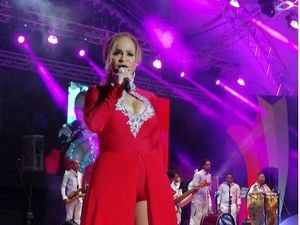 Miriam Cruz se impone en el Anfiteatro Puerto Plata en la Celebración de su 35 aniversario