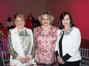 Isabel Izquierdo, Alexandra Izquierdo y Sulita Abinader.