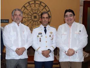 Roberto Henríquez, Juan Carlos Torres Robiou y Miguel Calzada.