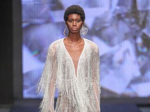 Giannina Azar abre Dominicana Moda 2019 con su colección 'Studio 54'