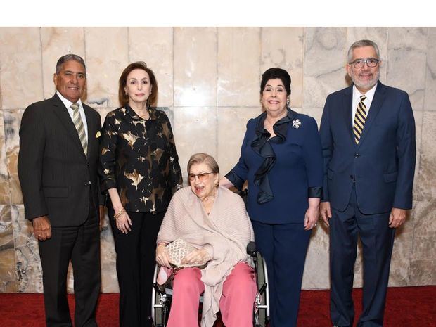 Niní Cáffaro, Rita Espaillat, Margarita Copello de Rodríguez, Jenny Podestá de Vásquez y Enrique Valdez.