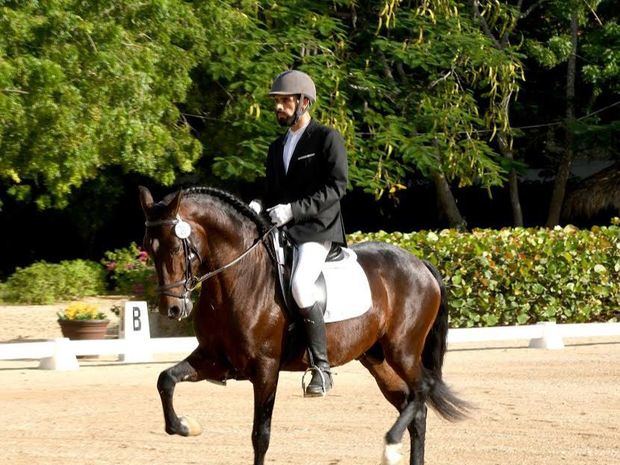 Miguel Agudo montando caballo Aragón.