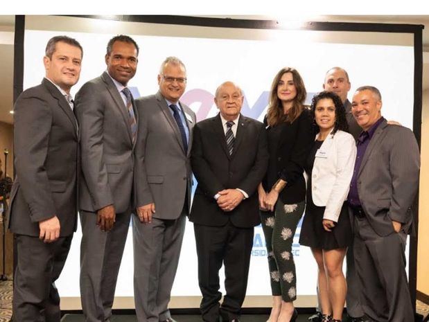 Héctor Henriques, Sam Jean, Félix Obregón, Doctor Franklyn Holguín, Rector Unapec , María Torre, Mara Correa, Mario Santos y Mauricio Villegas.