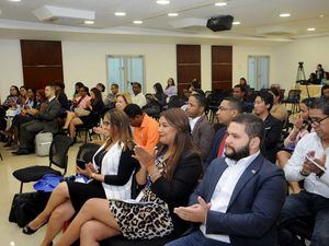 Representantes del Mescyt, del MICM y emprendedores sociales asisten a la actividad que busca crear alianzas y fomentar el emprendimiento social.