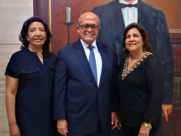 Leida Piña, José Silié Ruiz y Raisa Robles.