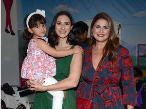 Mariana Abreu, Maggie Saladín y Carolina Saladín.